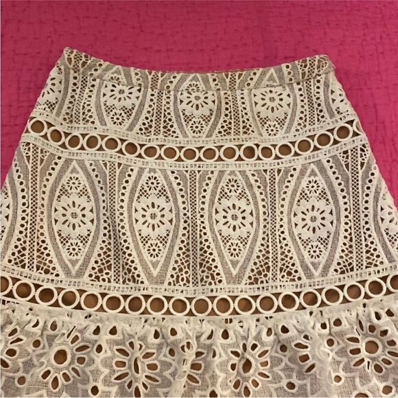 Michael Kors Cream Lace Mini Skirt, US2 - Picture 2 of 8